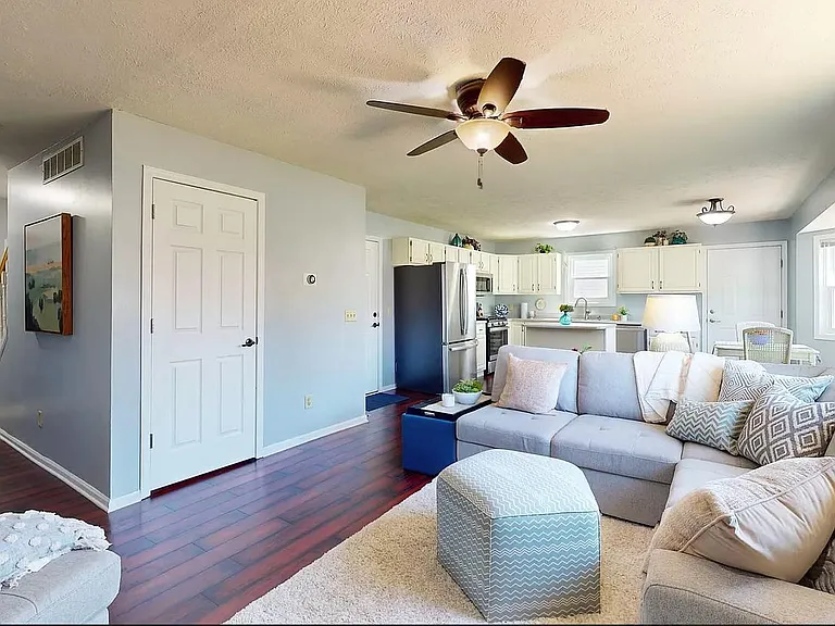 2610 Carrington Ln — Photo 17