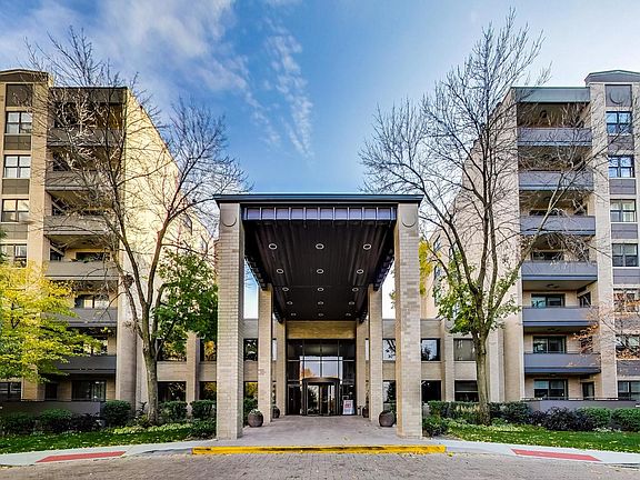 5th image of 4545 W Touhy Ave APT 618