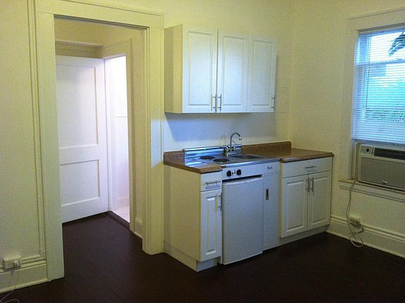 5th image of 126 Mendoza Ave APT 1A
