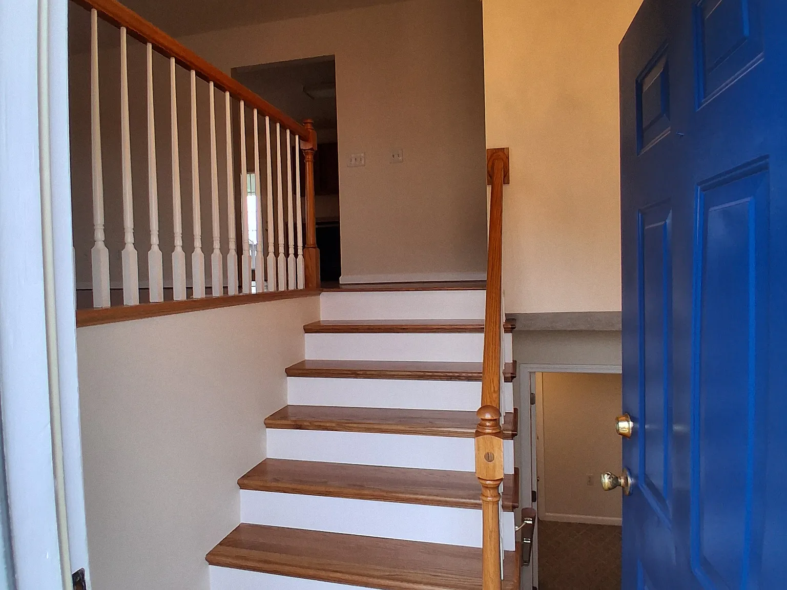 3 bed, 2.5 bath, 1930 sqft, $1,800 — Photo 2