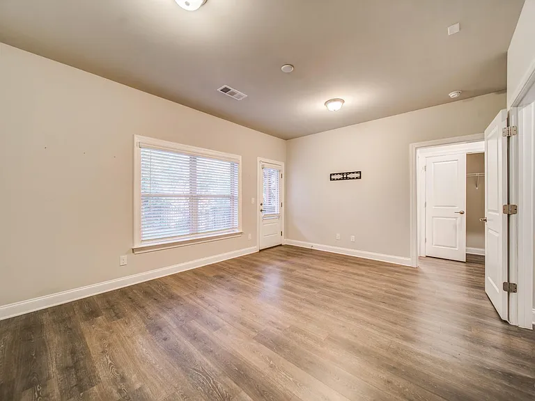 1363 Harris Way NE — Photo 3
