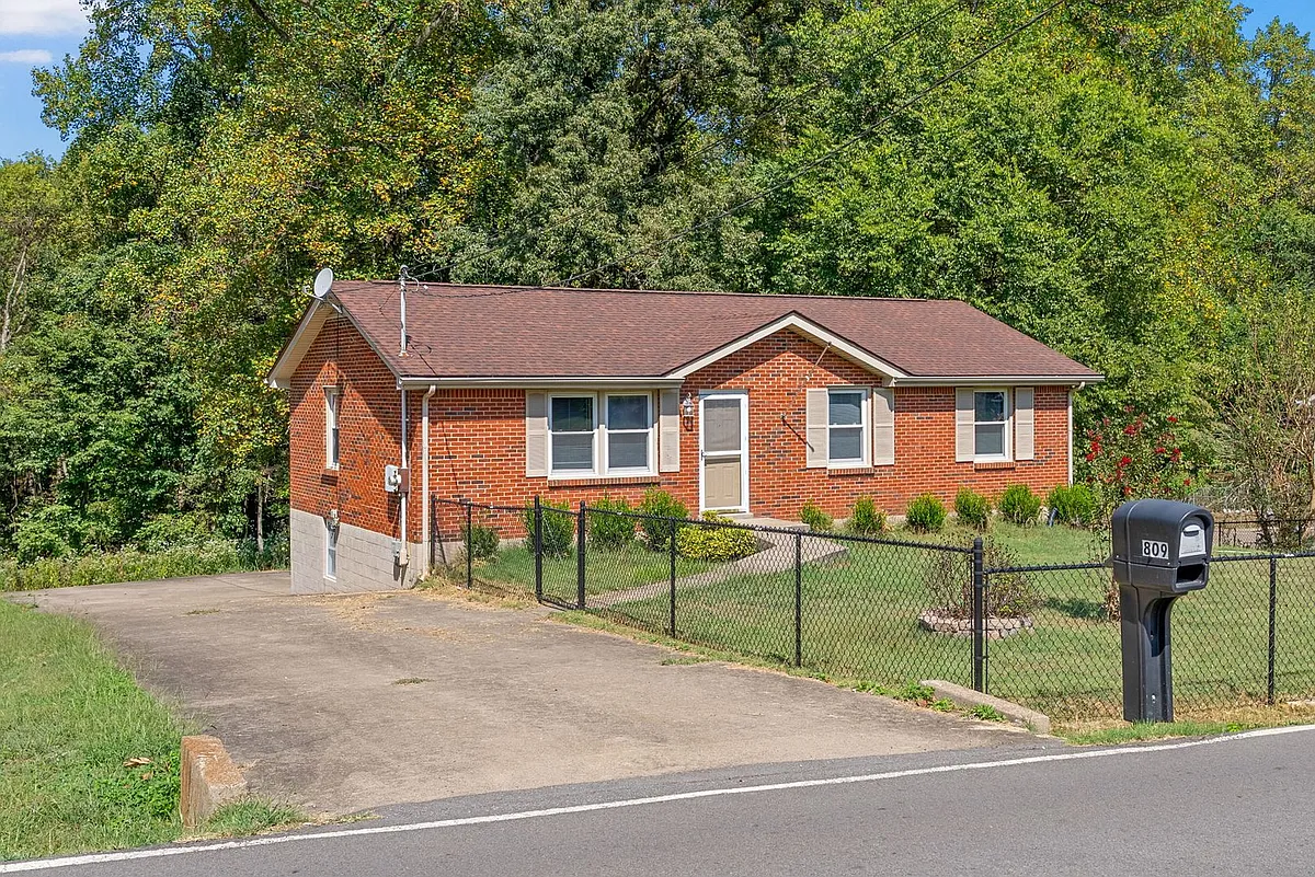Building Photo - 809 Pollard Rd