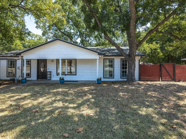 1211 N Mill St, Bowie, TX 76230