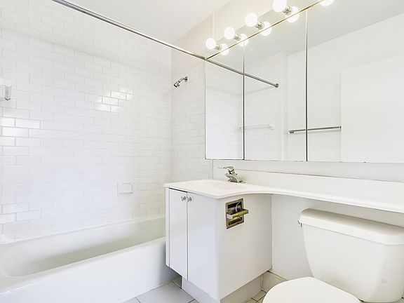 5th image of 322 W 57th St APT 18U