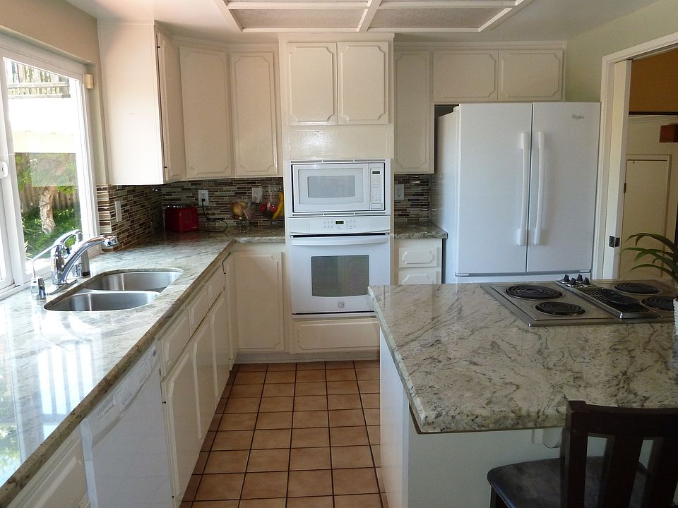 2nd image of 402 Avenida De Las Rosas