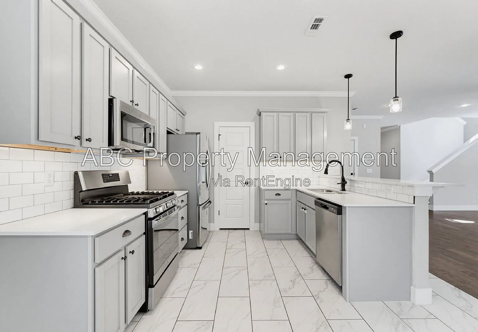 4 bed, 3.0 bath, 1879 sqft, $2,200 — Photo 2