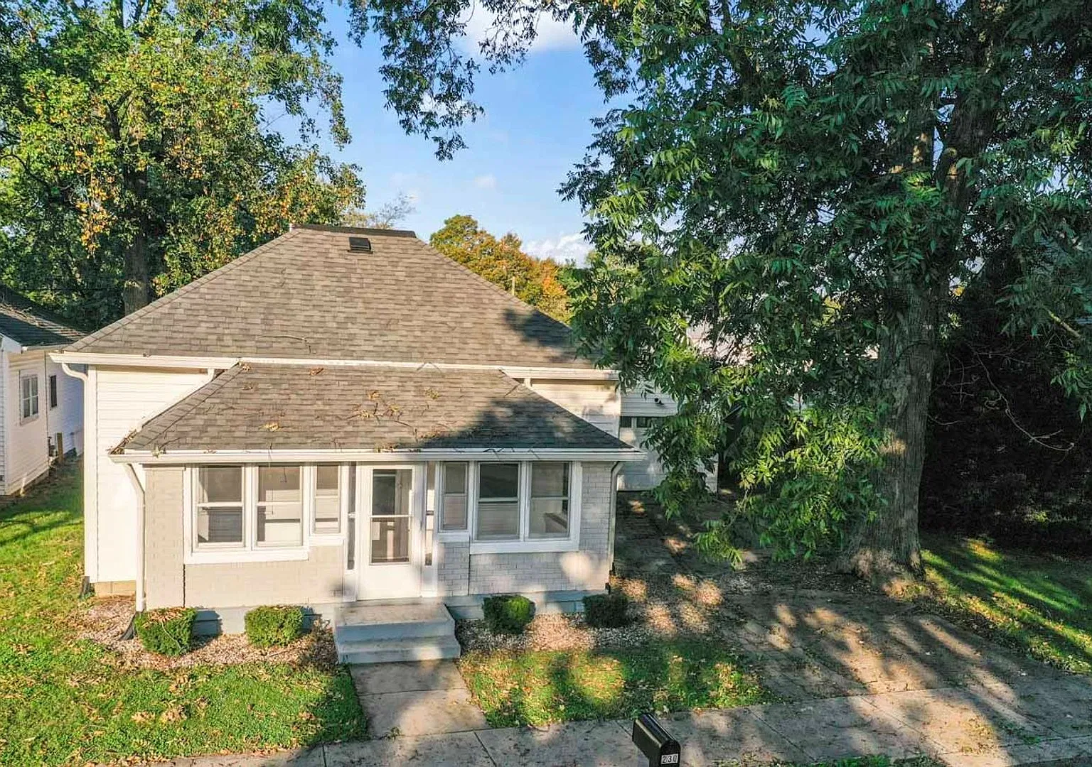 3 Bedroom, 2 Bath with Fenced in Backyard. Close to downtown! — Photo 1