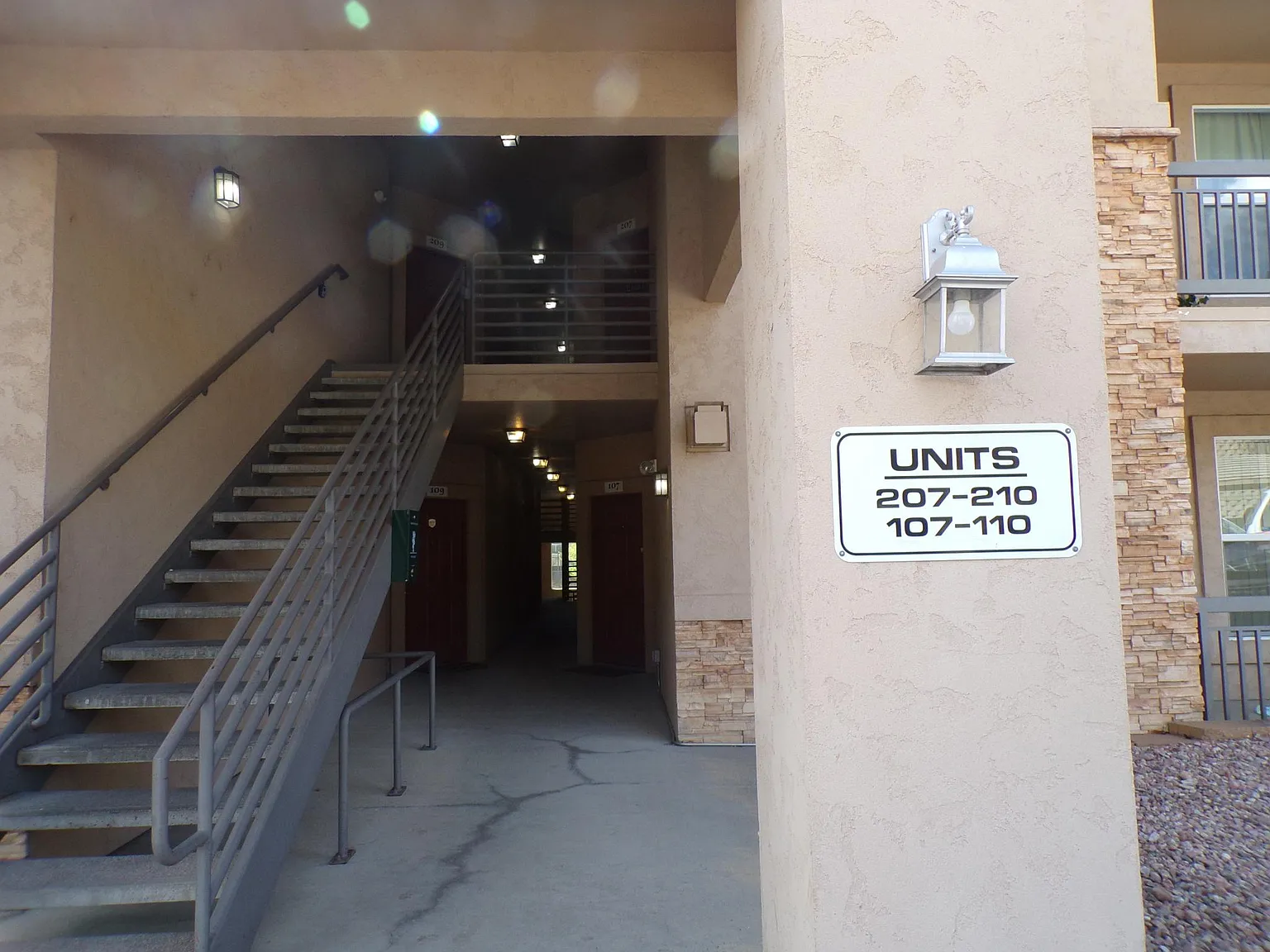 2 bed, 920 sqft, $1,750 — Photo 2