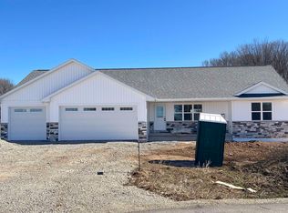 408 Highland Meadow Trl, Pulaski, WI 54162