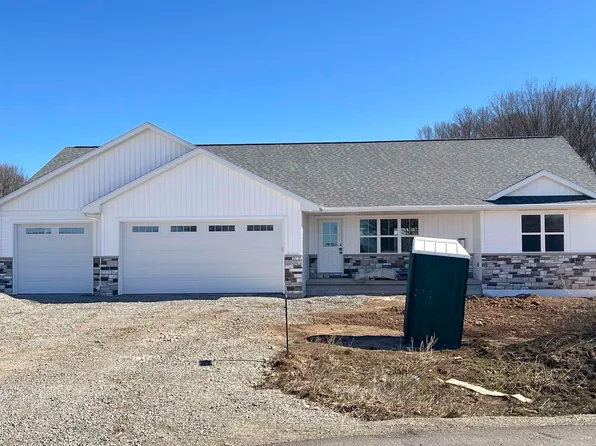 408 Highland Meadow Trl, Pulaski, WI 54162