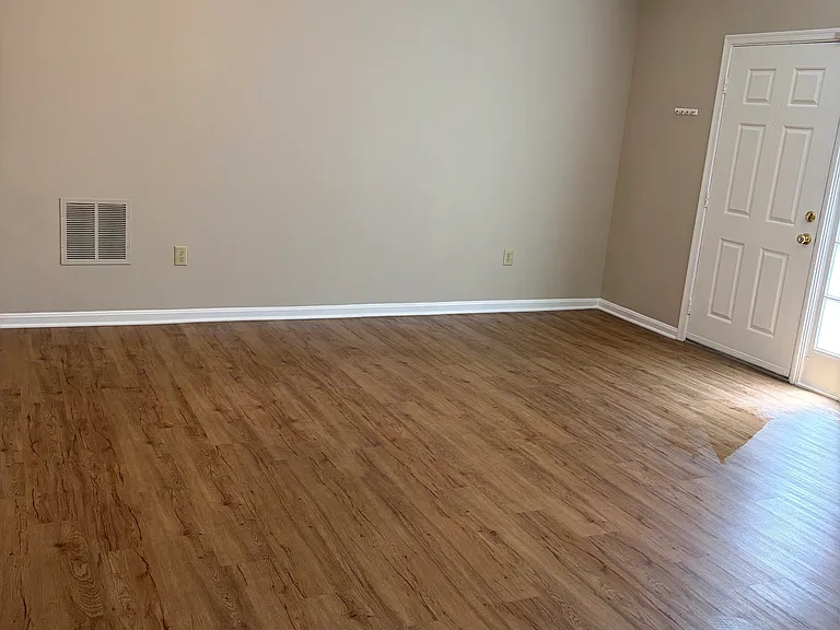 320 Roff Point Dr — Photo 2