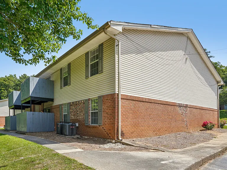 Lewis on Cascade Apartments — Photo 56