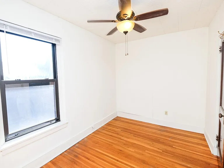 Yale Apartments — Photo 7