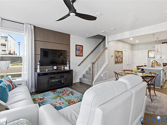 5th image of 585 Hazel Pl #A