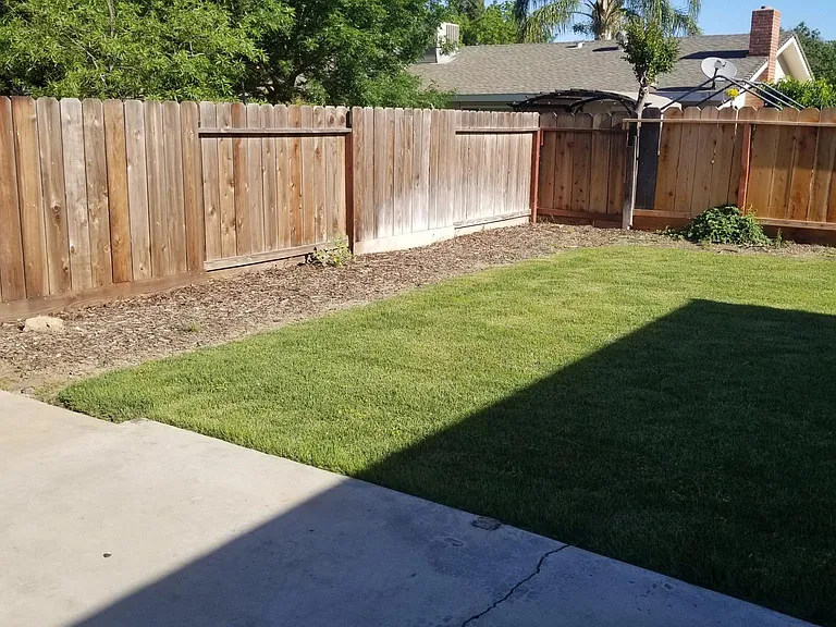687 W Donna Dr — Photo 32