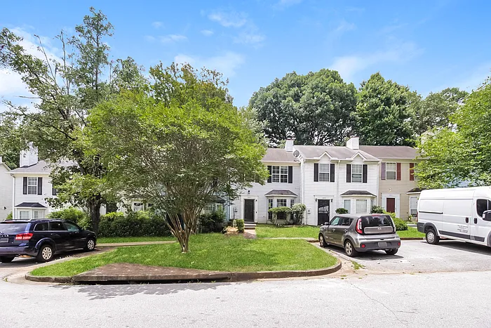 5621 Stonington Trace Pkwy — Photo 2