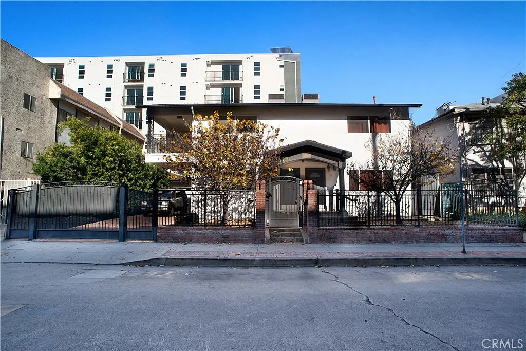 1 bed, 333 sqft, $1,695 — Photo 1