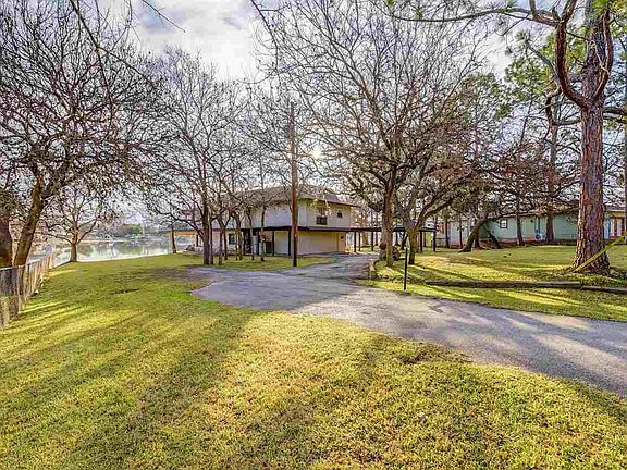 2nd image of 307 Blythe Ln