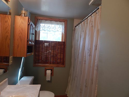 MAIN FLOOR BATH