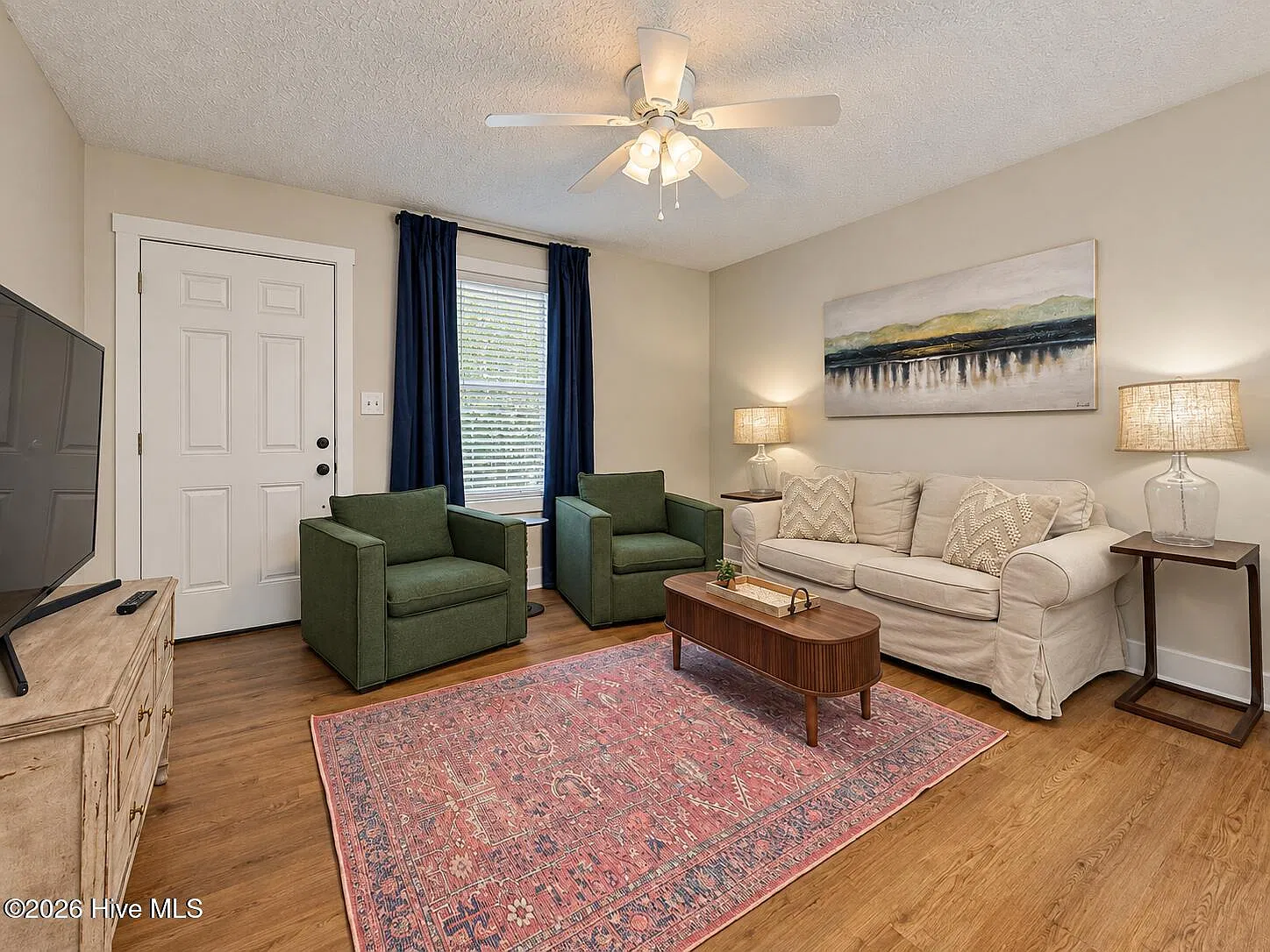2 bed, 1.0 bath, 700 sqft, $1,795 — Photo 2
