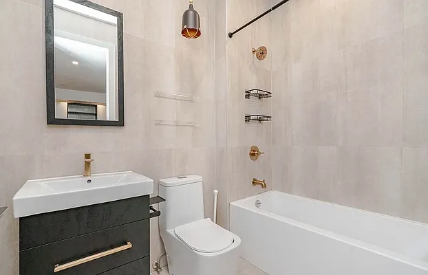 Rented by Skyhigh Realty NYC LLC | media 11