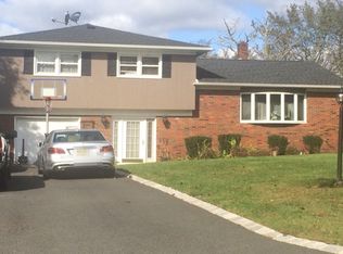 84 Garden Ave, Franklin Park, NJ 08823