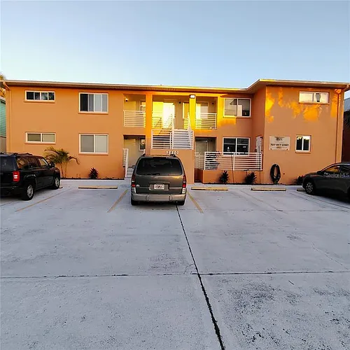2820 Dupont St S #201 Photo 1