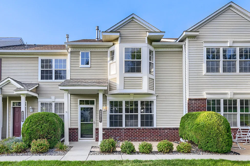 3 bed, 2.5 bath, 1776 sqft, $2,350 — Photo 1