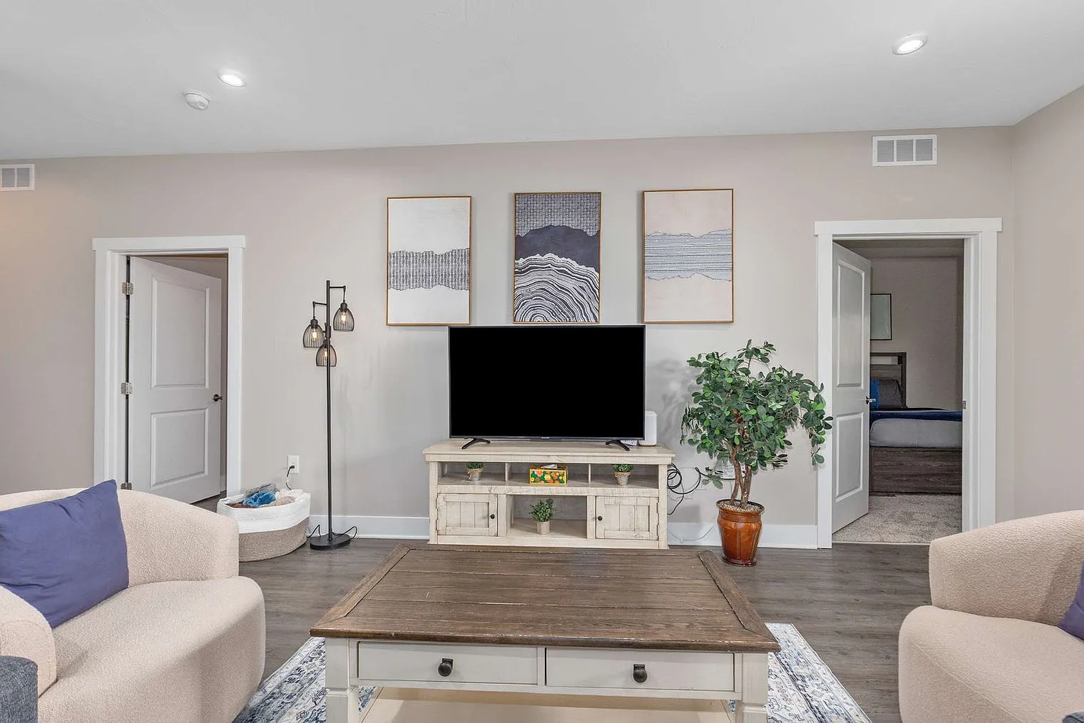 3 bed, 3.0 bath, 1194 sqft, $2,058 — Photo 2