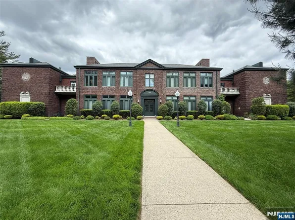 380 Broad Ave APT 2G, Englewood, NJ 07631
