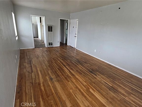 4th image of 1139 E 67th St