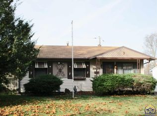 1805 SE Massachusetts Ave, Topeka, KS 66607