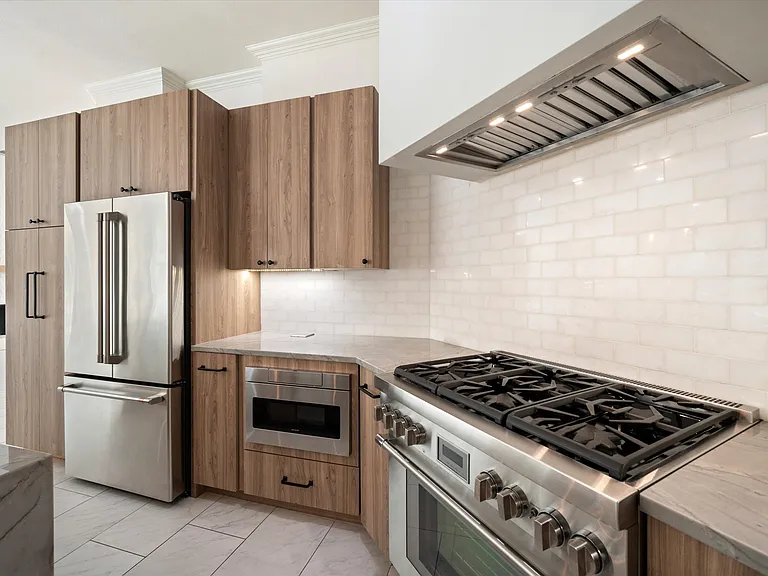 1004 Chimney Hill Trl — Photo 12