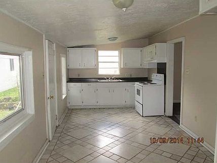 4th image of 634 Avenue D