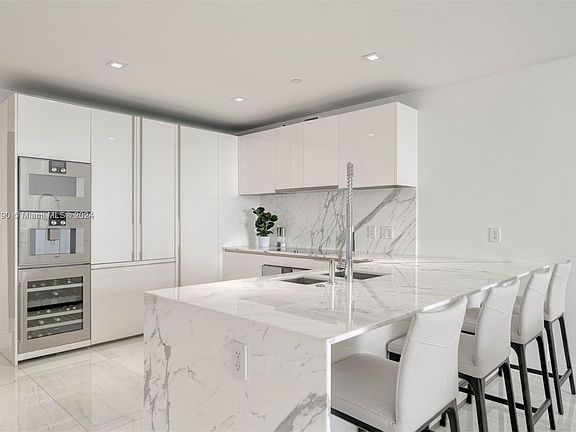 4th image of 9-0 Collins Ave #4