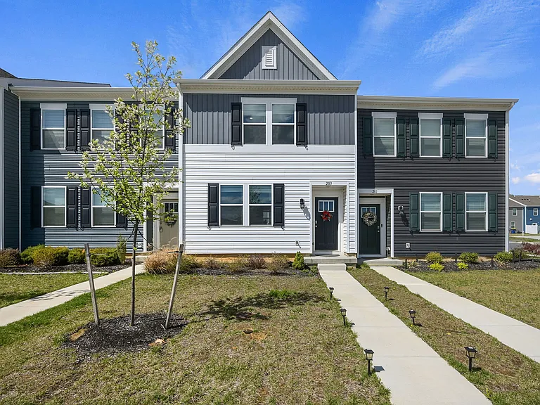 203 Ridgely Blvd — Photo 1
