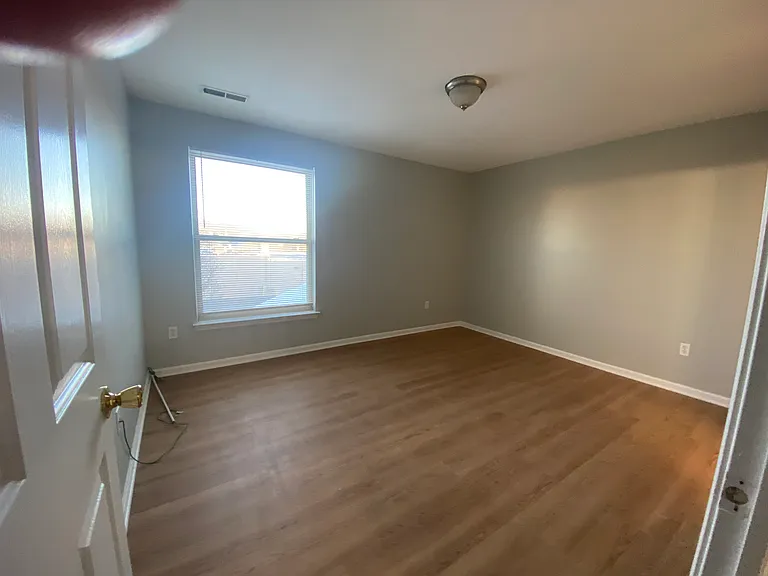 1112 Fountain View Cir — Photo 13