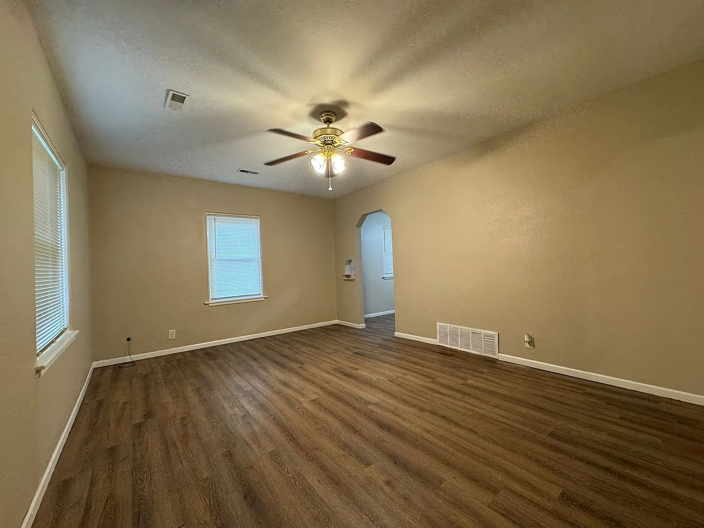 $1,450 | 2 Bedroom, 1 Bathroom House | *Pet Friendly | Available for Immediate Move In! — Photo 2