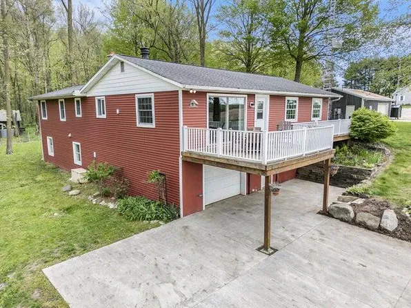 22420 McKenzie St, Dowagiac, MI 49047