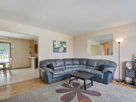 2nd image of 266 Palm Dr