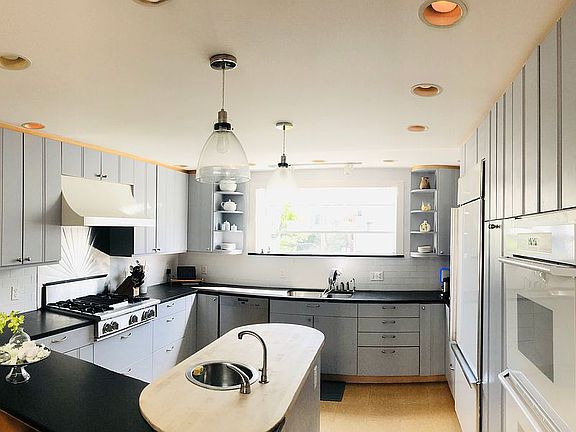Double oven, double sinks