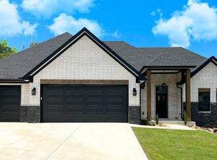 99 Delaware Dr, Maumelle, AR 72113