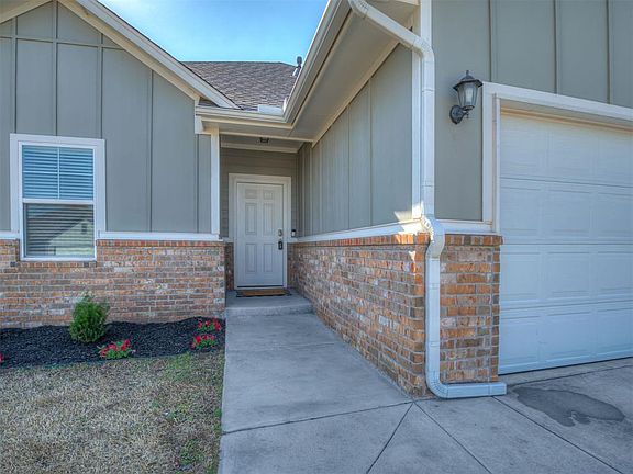3rd image of 9012 NW 142nd St