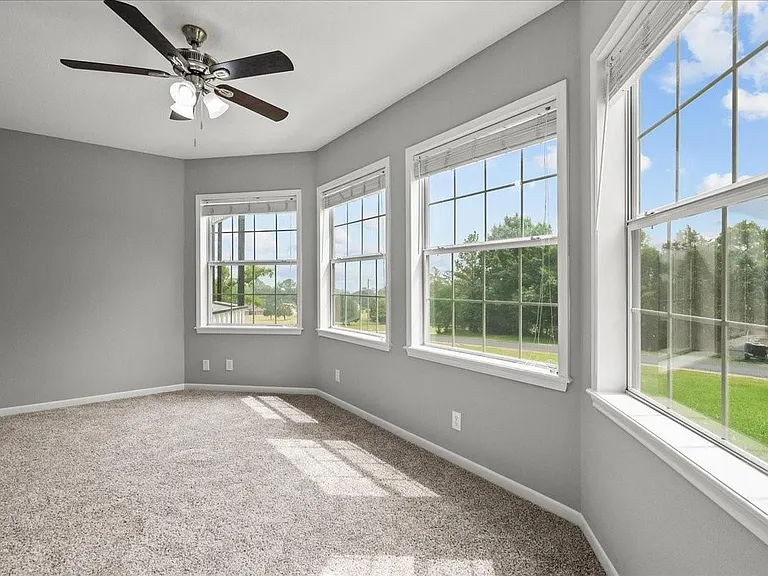 401 Paradise Dr — Photo 16