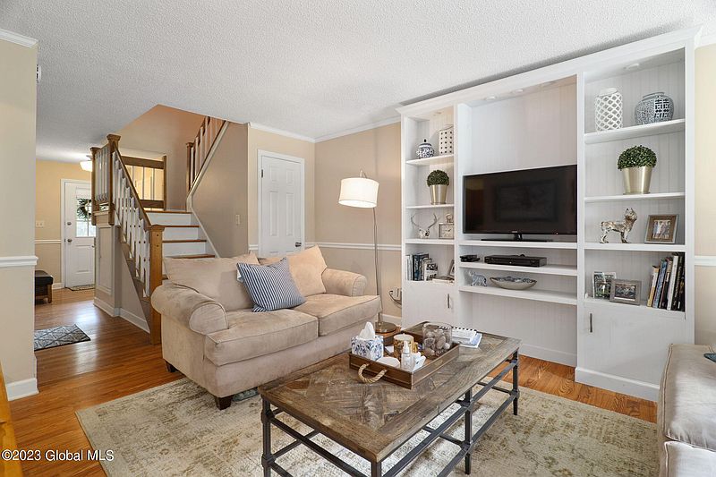 3rd image of 4006 Chaucer Place