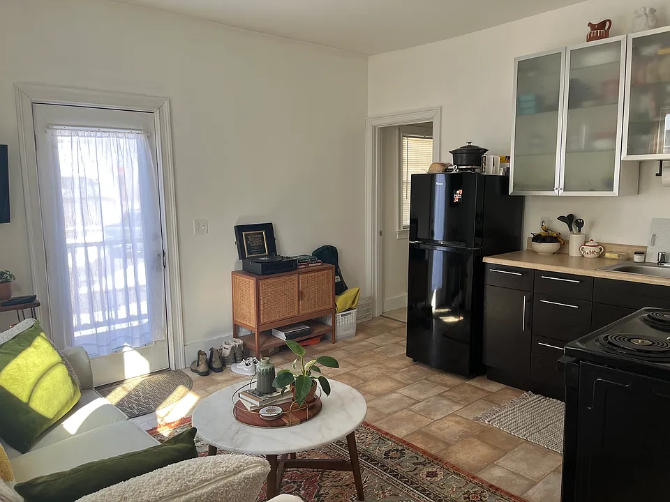 Room 1 Kitchen Living area