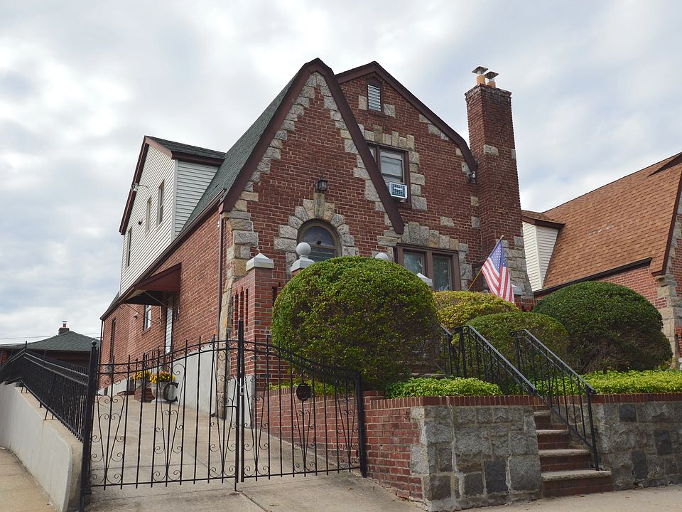 1st image of 6410 Ellwell Cres