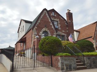 6410 Ellwell Cres, Rego Park, NY 11374