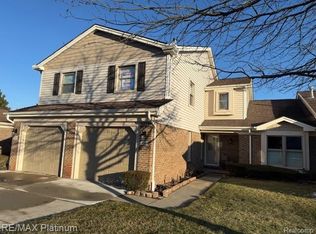 674 Summit Ridge Dr, Milford, MI 48381