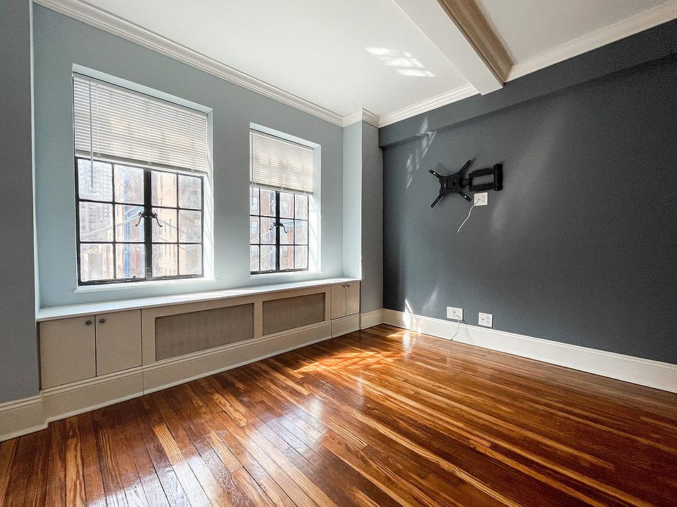 1st image of 5 Tudor City Pl APT 1011